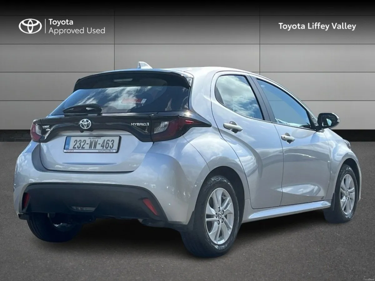 Toyota Yaris YARIS LUNA HYBRID - Image 2