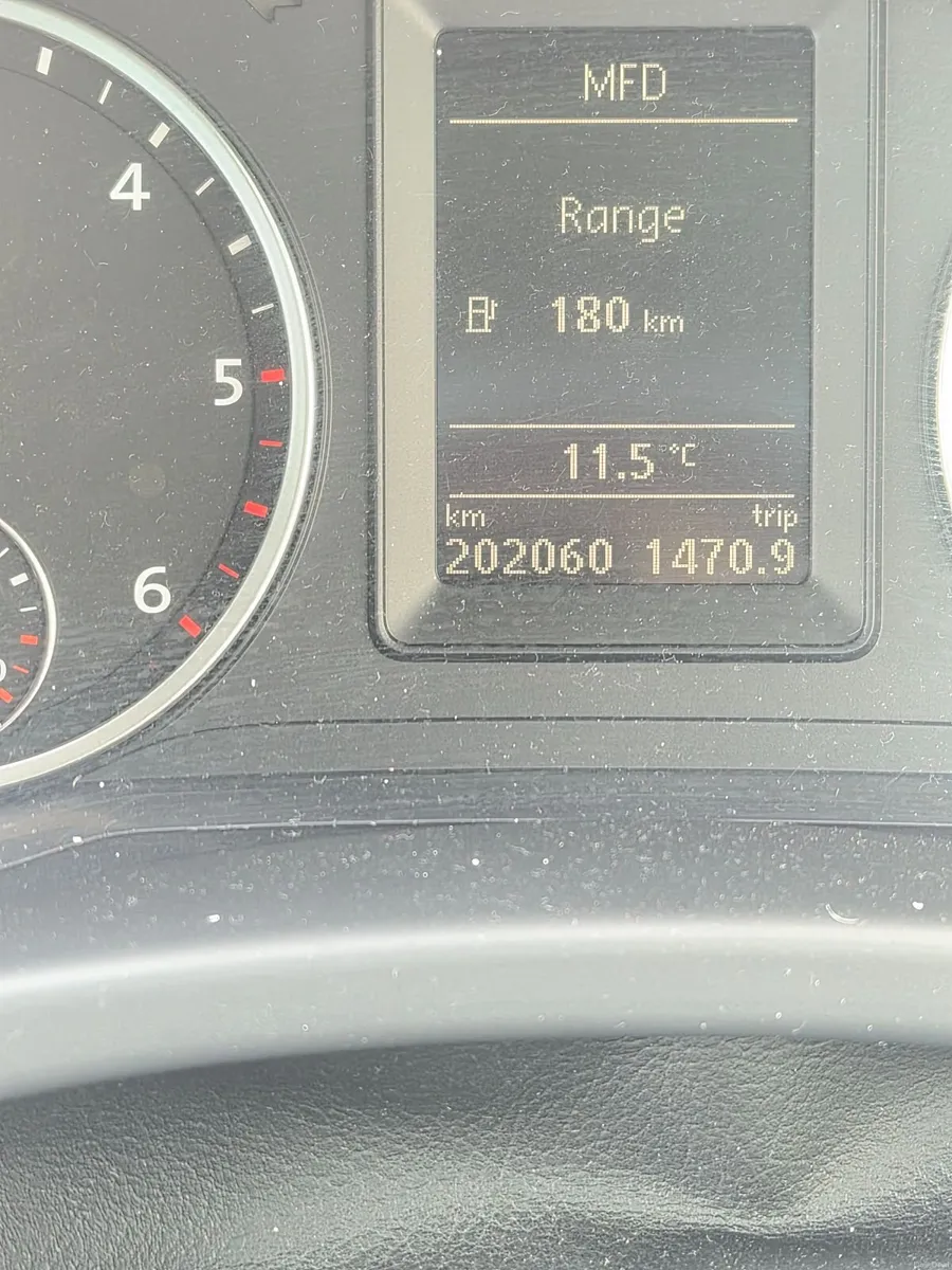 Volkswagen Tiguan 2010 - Image 2