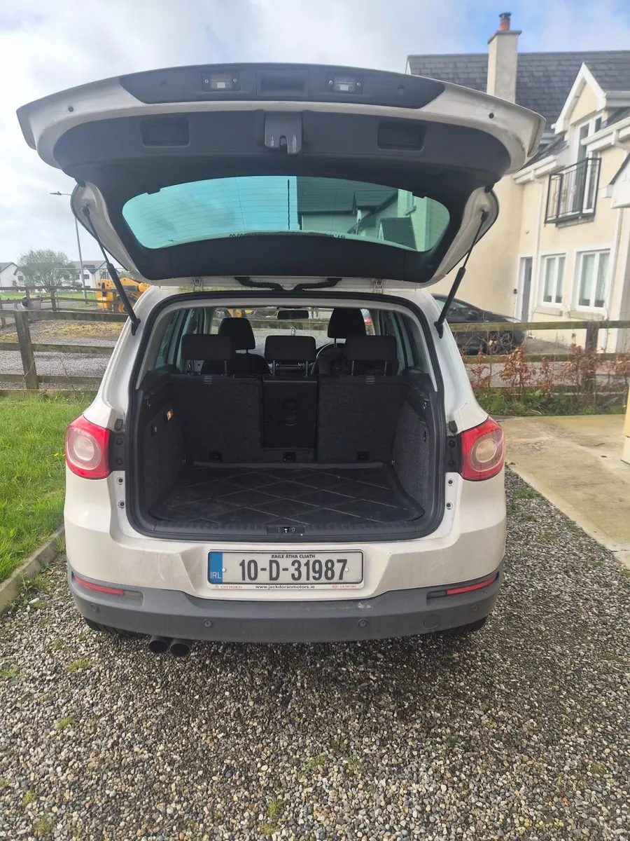 Volkswagen Tiguan 2010 - Image 4
