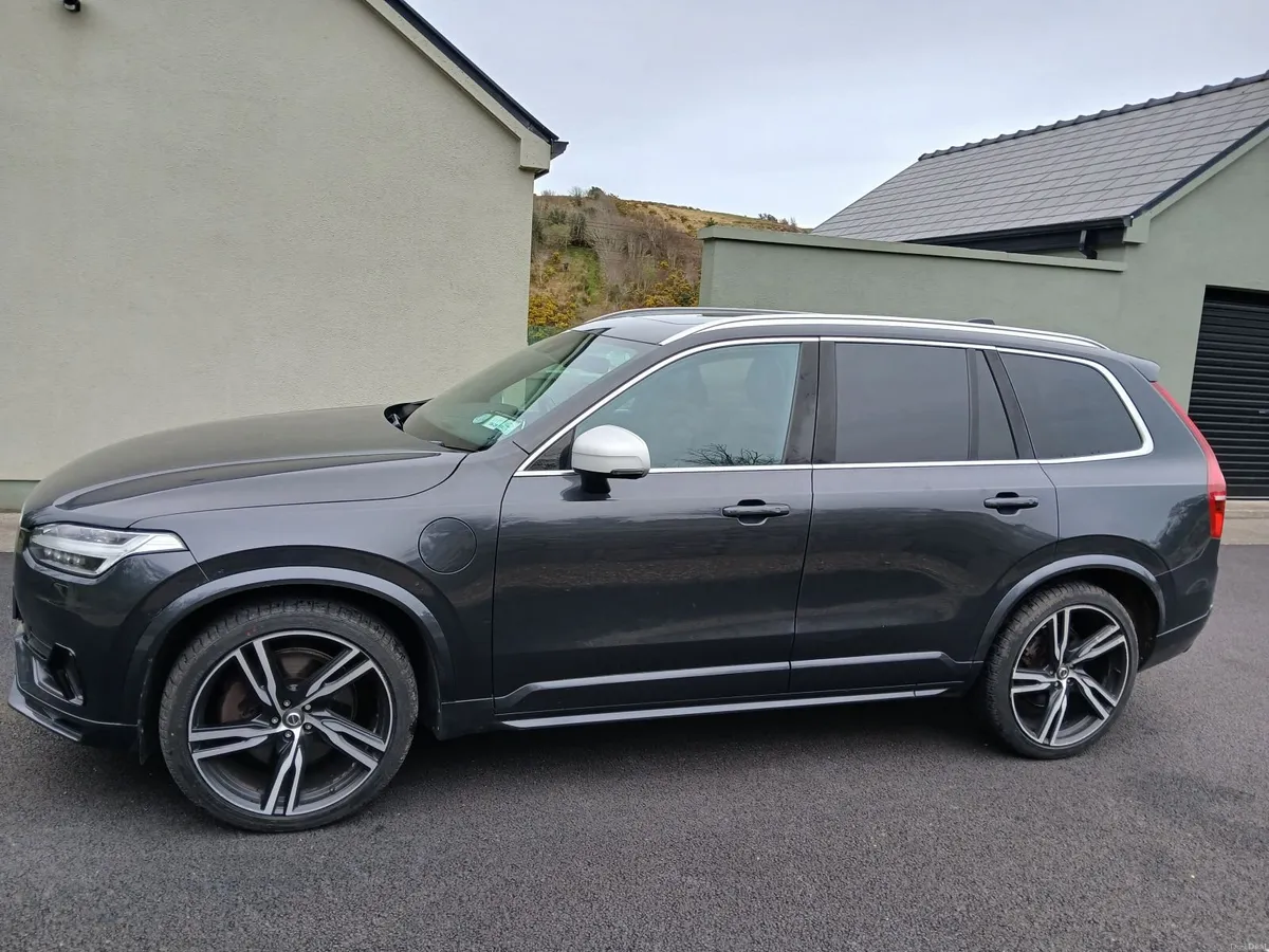 Volvo XC90 2017 Petrol Plug-In Hybrid - Image 3