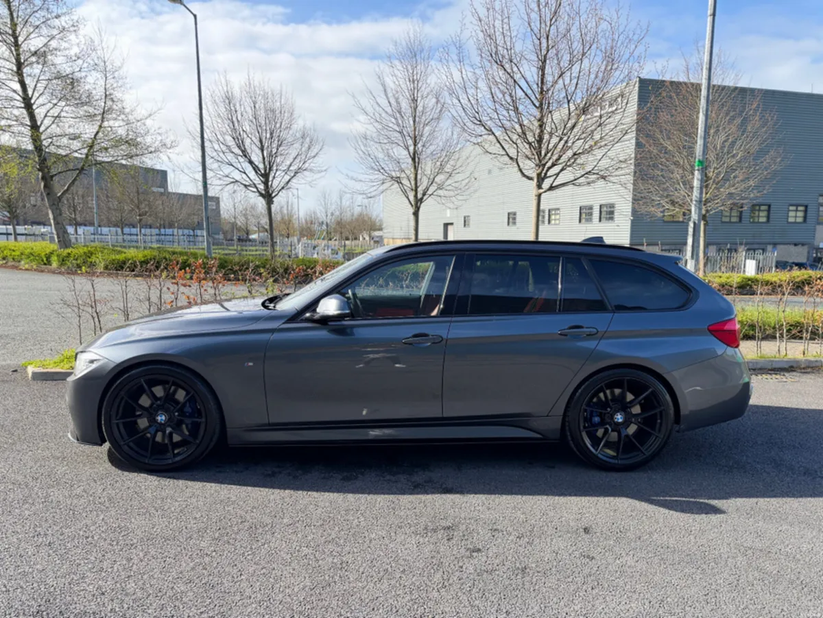 BMW 3-Series 330D M SPORT AUTO TOURING *HIGH SPEC* - Image 2