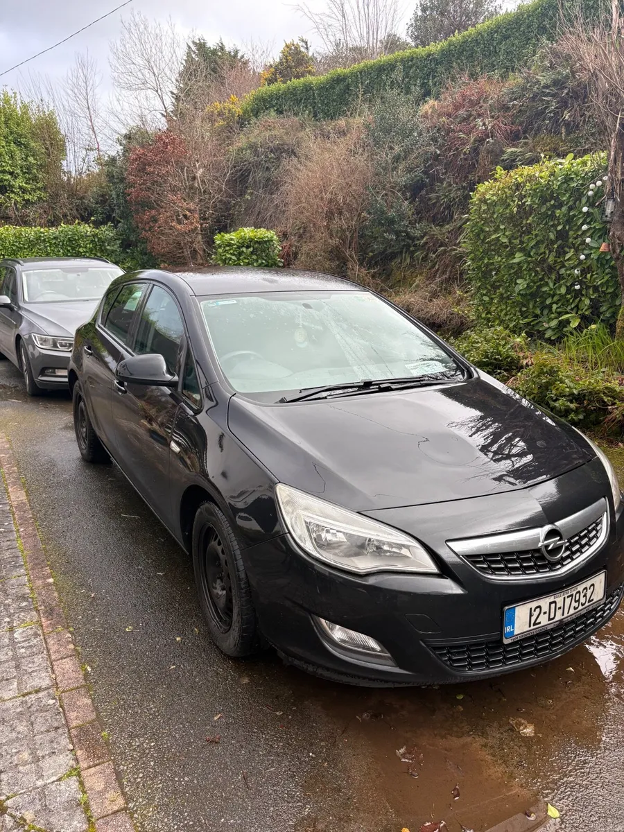Opel Astra 2012 - Image 1