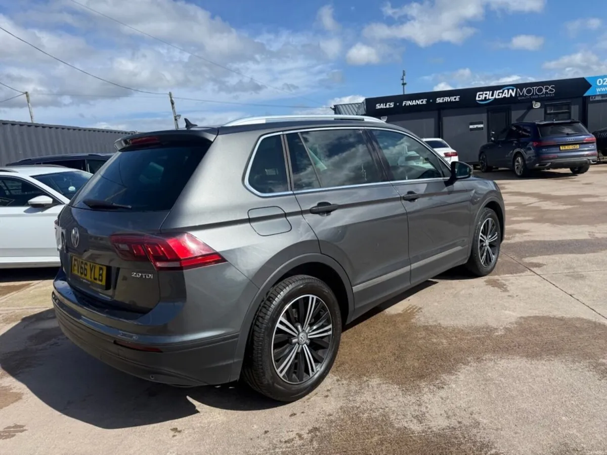 2017 Volkswagen Tiguan - Image 3