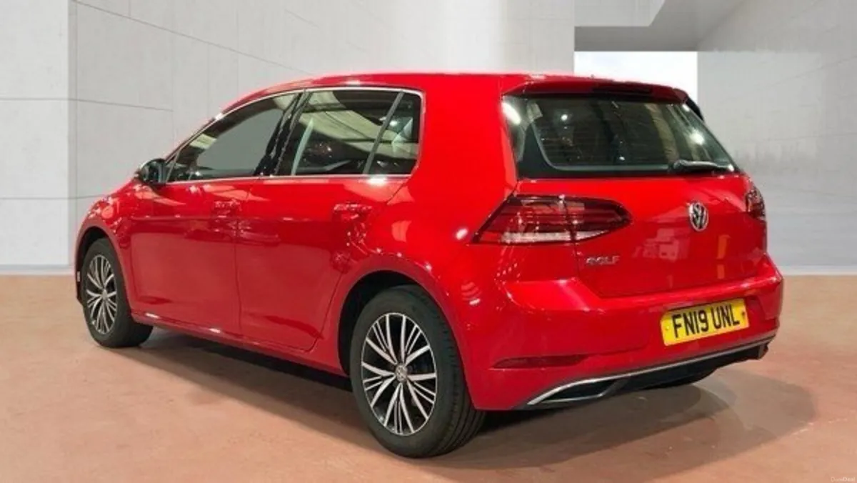 2019 Volkswagen Golf - Image 3