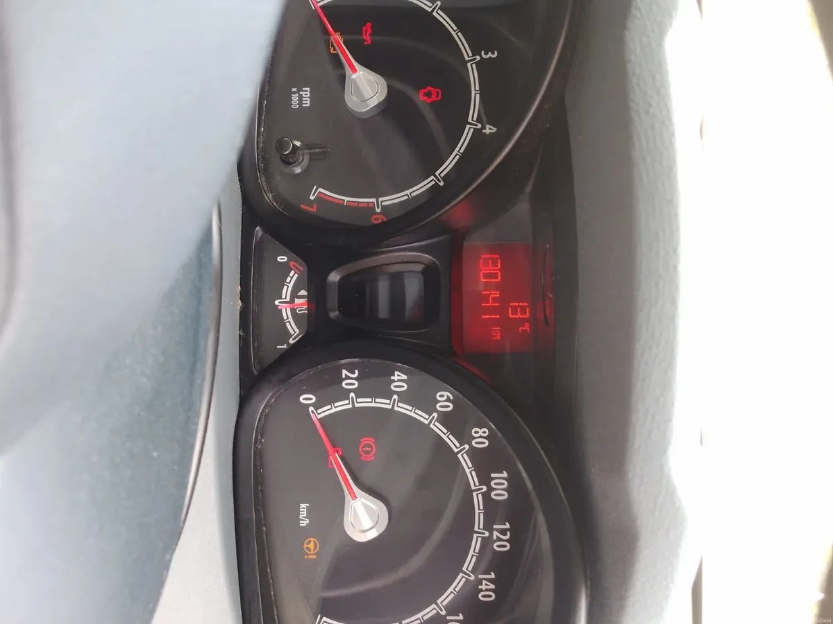 Ford Fiesta 2010 - Image 2