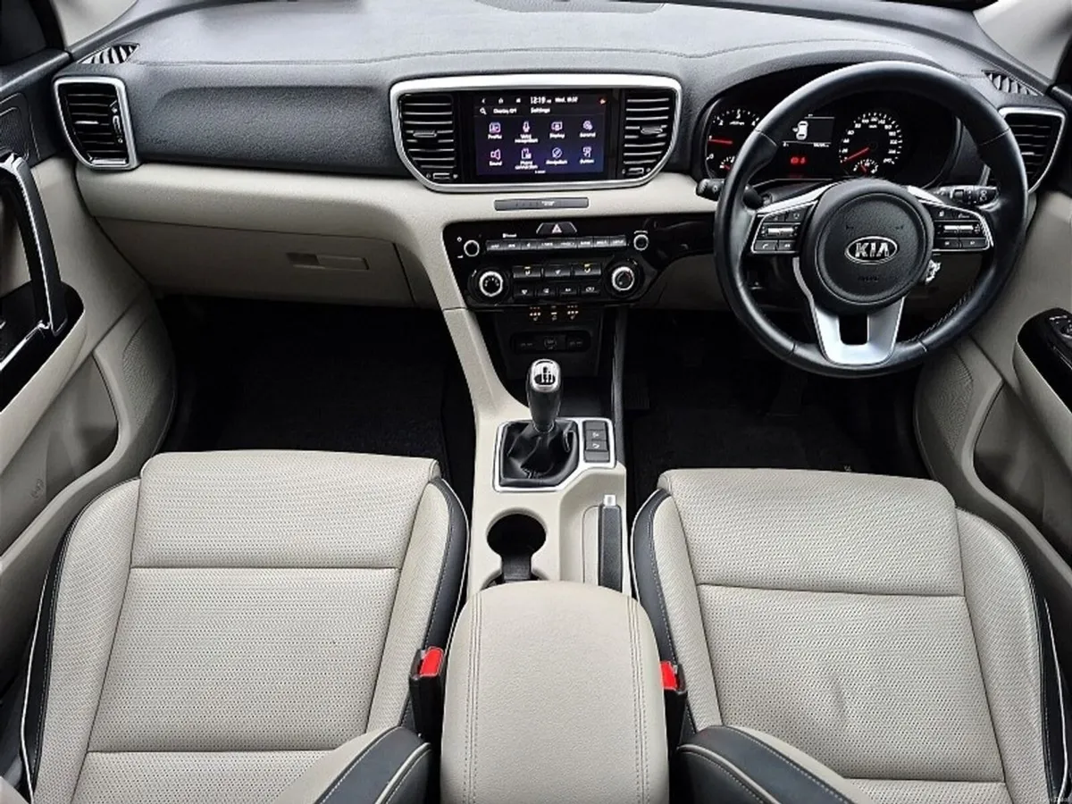 Kia Sportage ** K3 ** HUGE SPEC ** 1.6 CRD ** FSH - Image 2