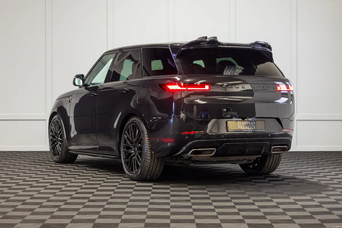 2024 Range Rover Sport P460e Dynamic SE - Image 4