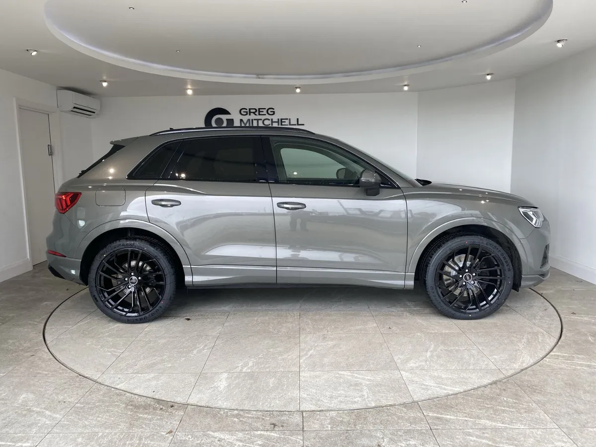 Audi Q3 2022 - Image 4