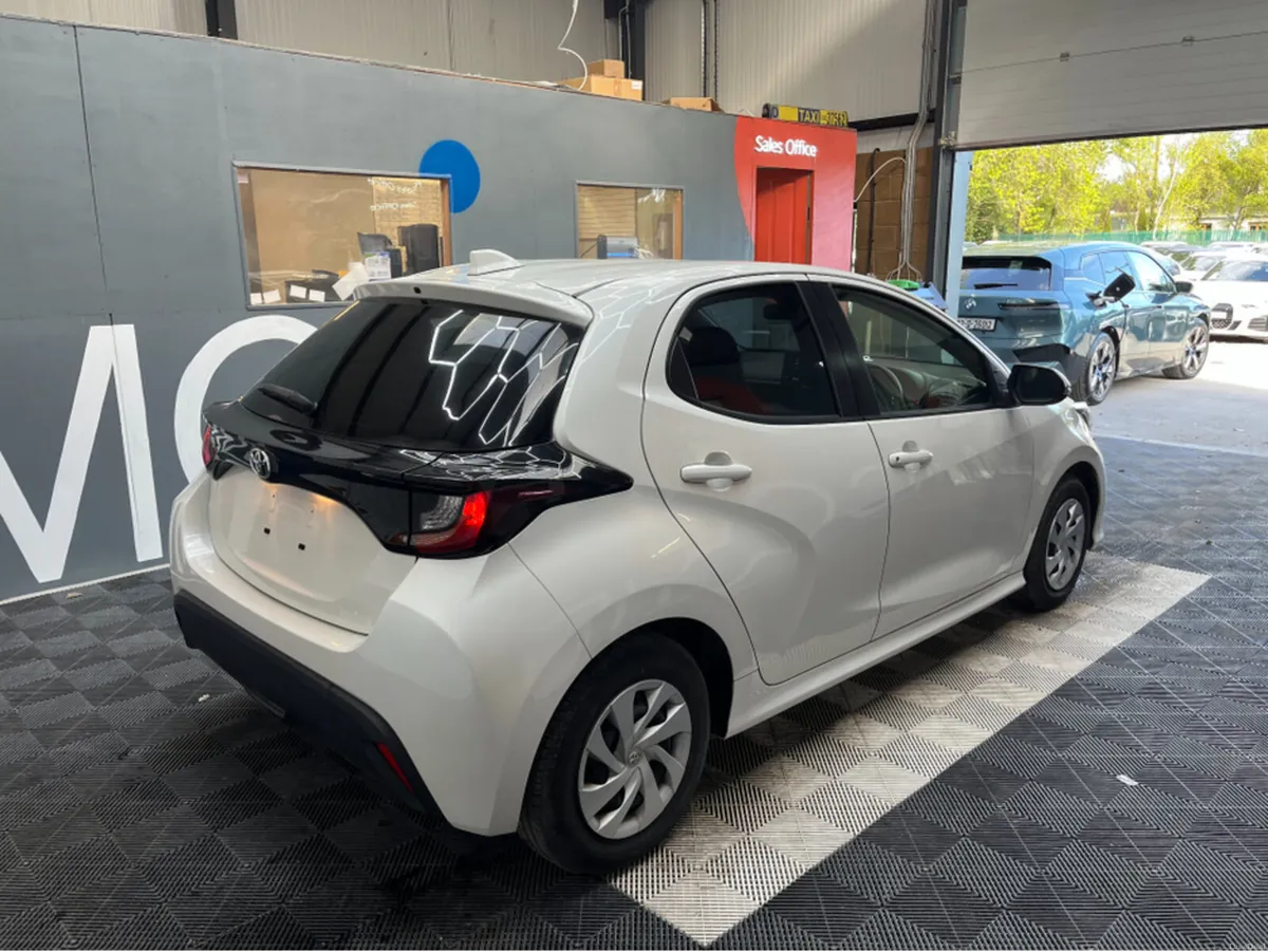 Toyota Yaris 2022 TOYOTA YARIS X 1.0 AUTOMATIC / R - Image 2