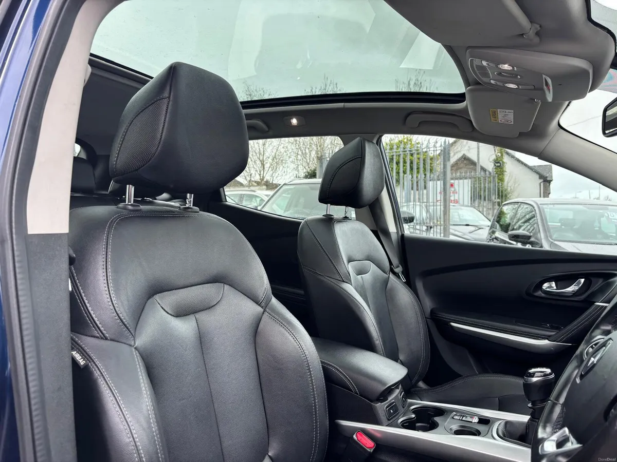 Renault Kadjar 2018  SIGNATURE  STUNNING  SUV - Image 3
