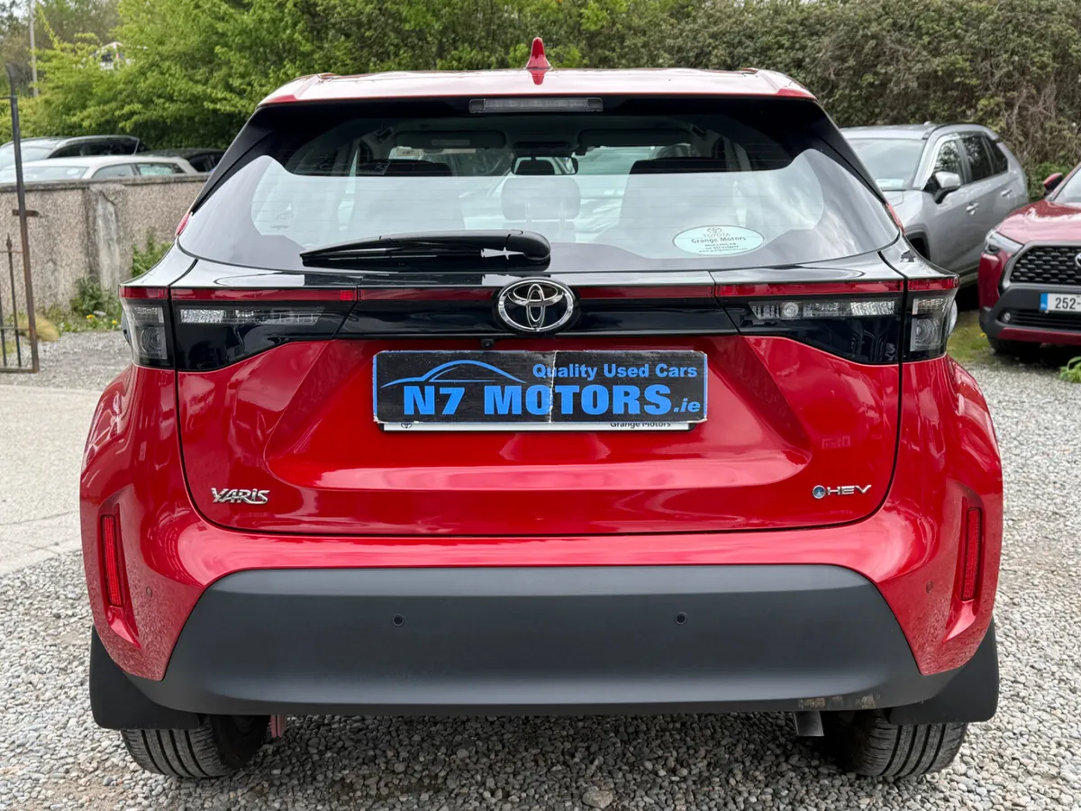 2025 Toyota Yaris Cross 1.5 HYBRID LUNA AUTO - Image 4