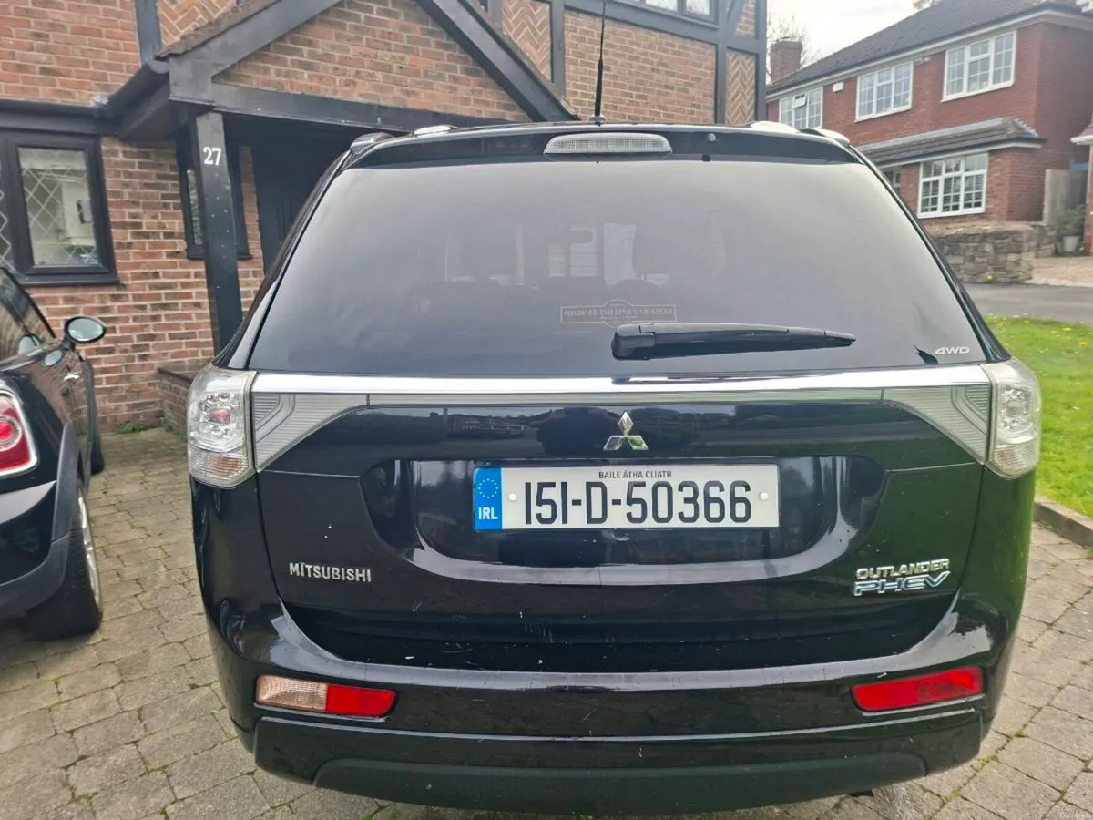 MITSUBISHI OUTLANDER PHEV 2015 BLACK VERY CLEAN - Image 4
