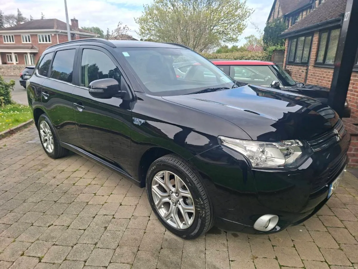 MITSUBISHI OUTLANDER PHEV 2015 BLACK VERY CLEAN - Image 2