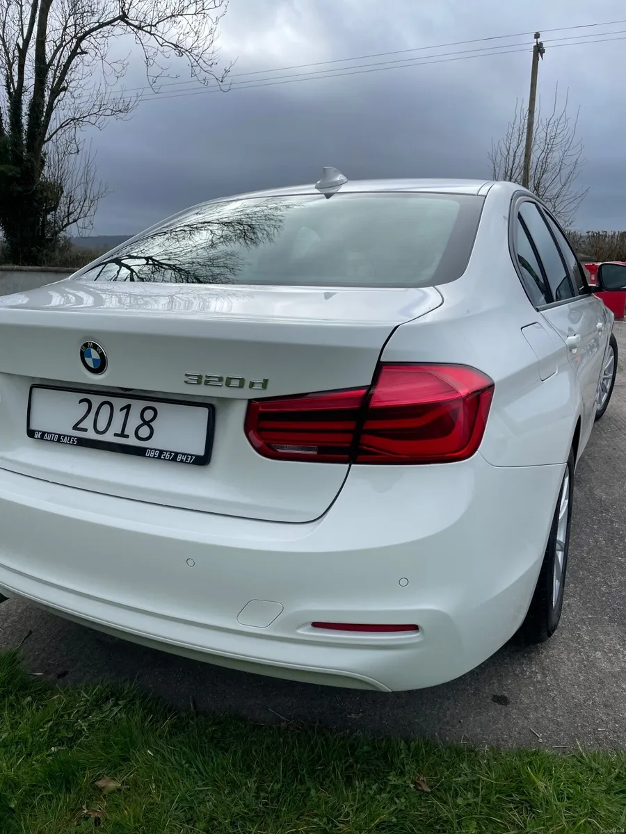 BMW 3-Series 2018 - Image 3