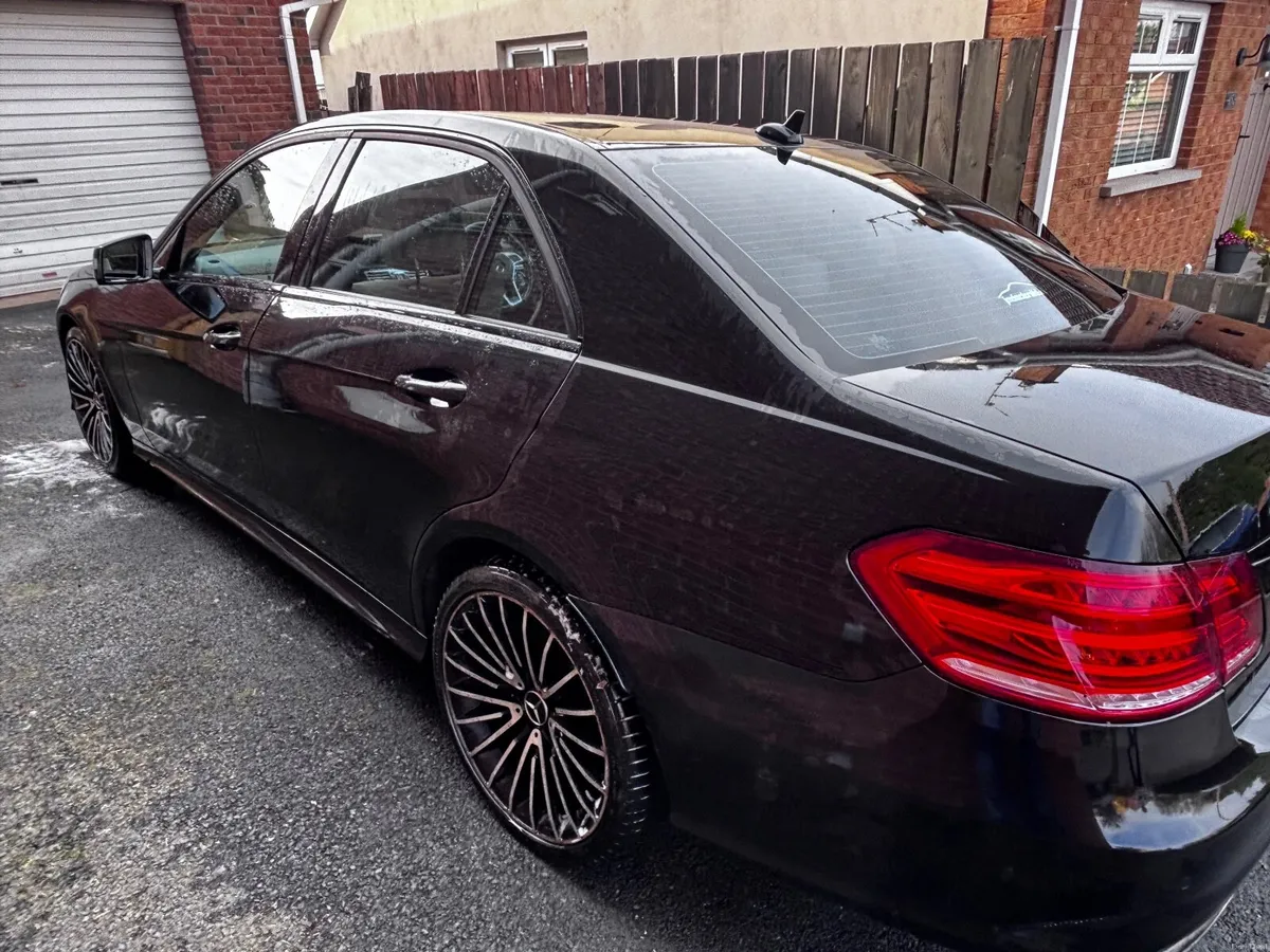 Mercedes-Benz E-Class 2013 - Image 3