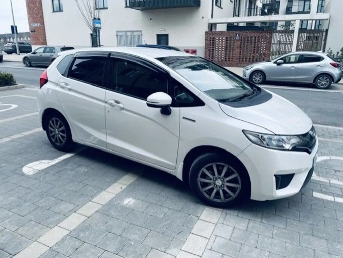 2015 Honda Fit Hybrid Automatic - Low mileage car - Image 2