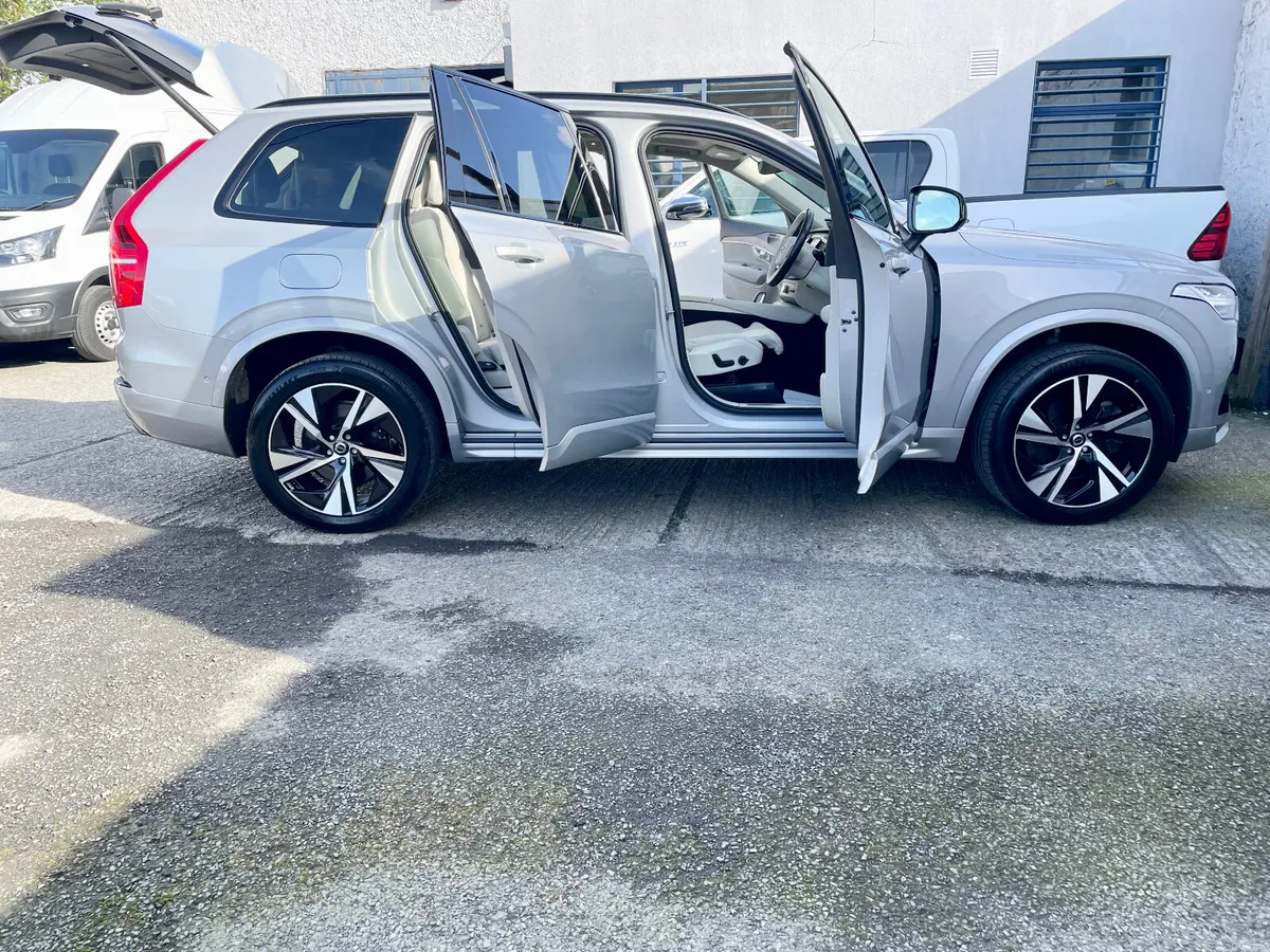 Volvo XC90 T8 Recharge PHEV PlusDark AWD Auto,2023 - Image 3