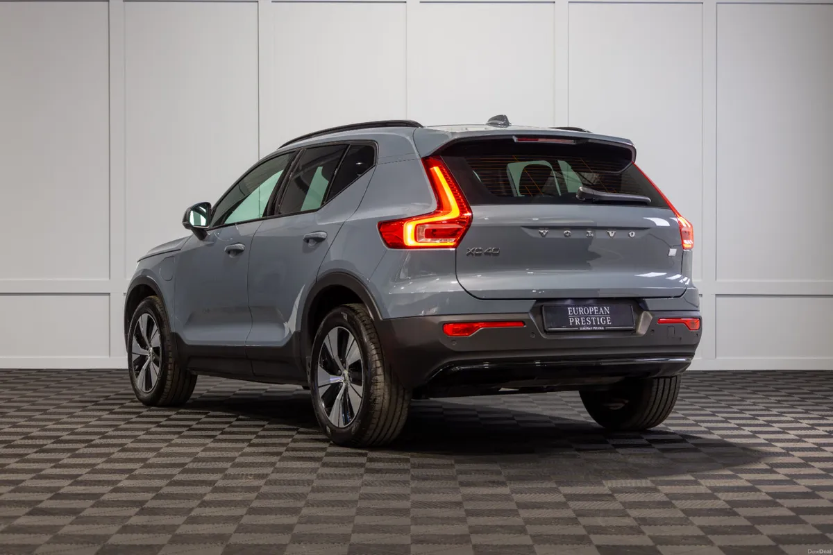 222 Volvo XC40 T4 Plus - Image 4