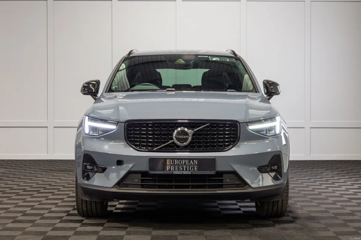 222 Volvo XC40 T4 Plus - Image 2