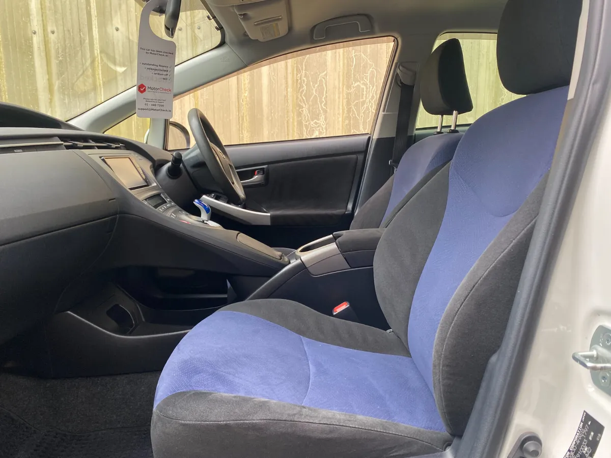 Toyota Prius 2015///LOW KLMS//FINANCE AVAILABLE/// - Image 4