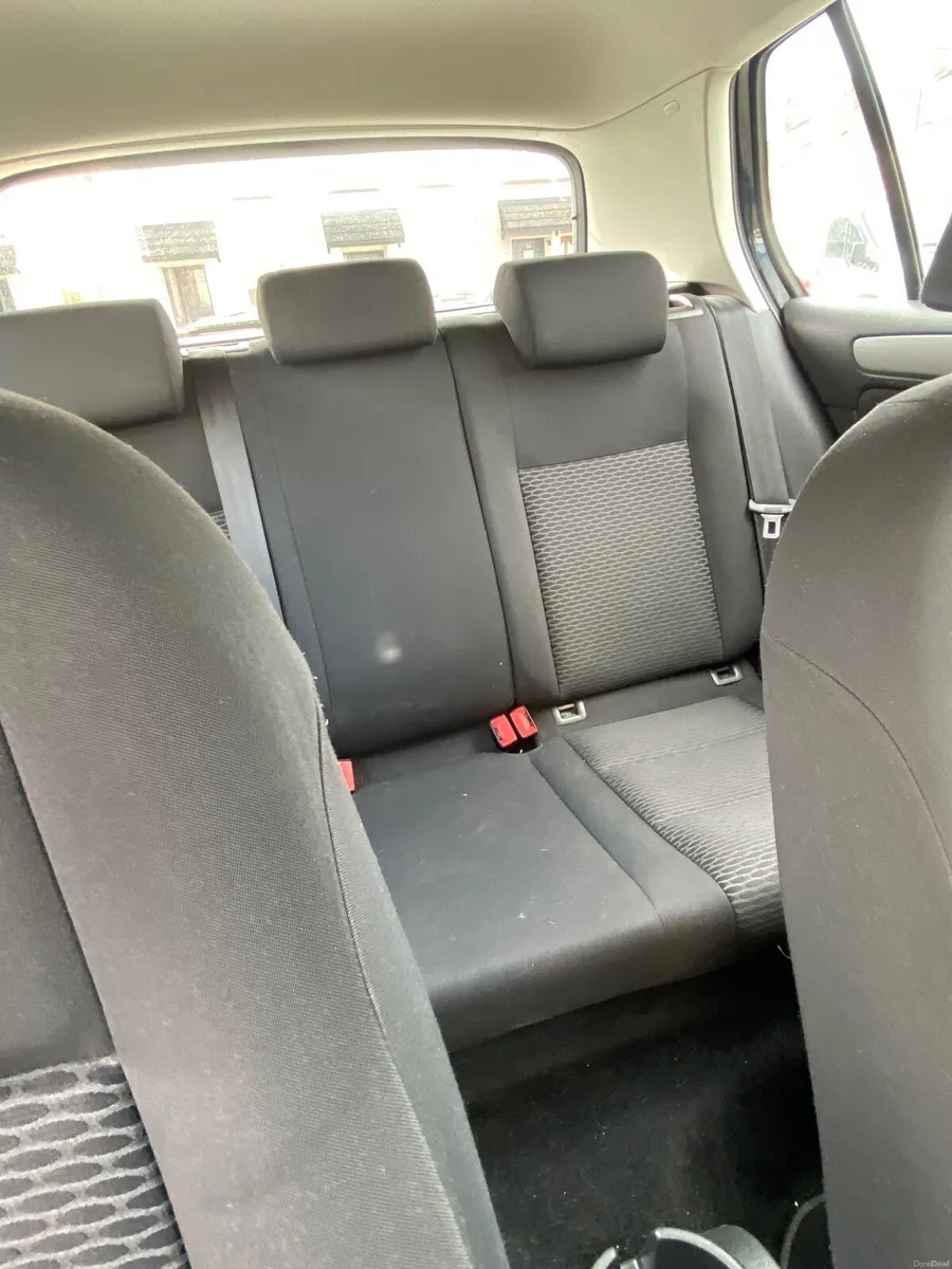 Volkswagen Golf 2010 - Image 3