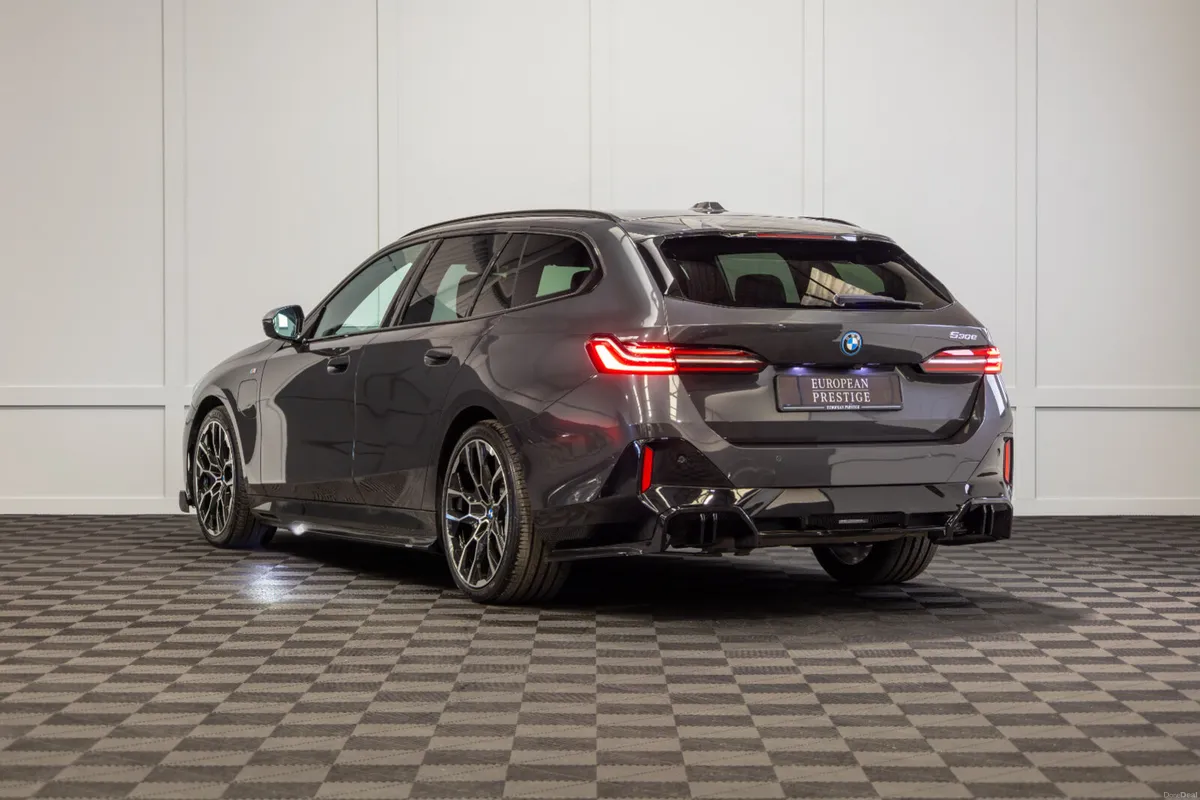 2025 BMW 5-Series 530e M-Sport - Image 4