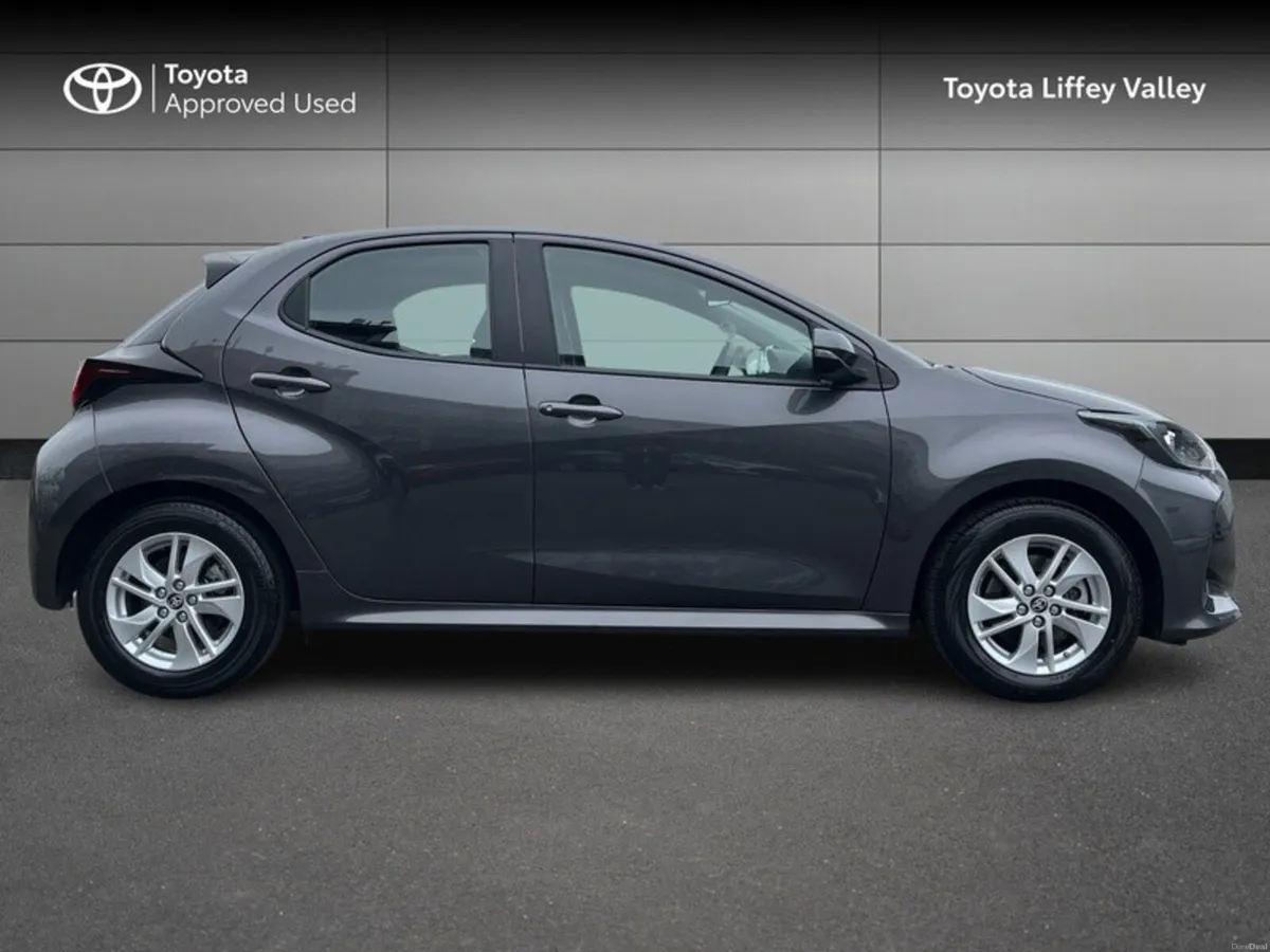 Toyota Yaris YARIS HYBRID LUNA - Image 3