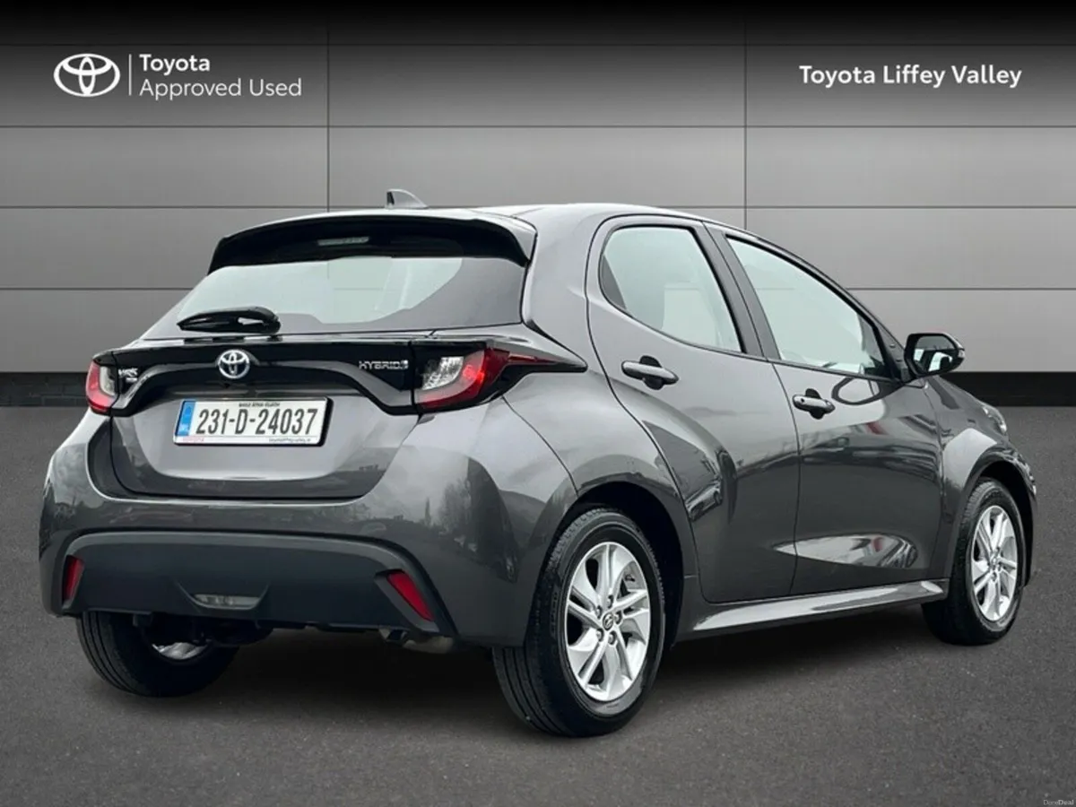 Toyota Yaris YARIS HYBRID LUNA - Image 2