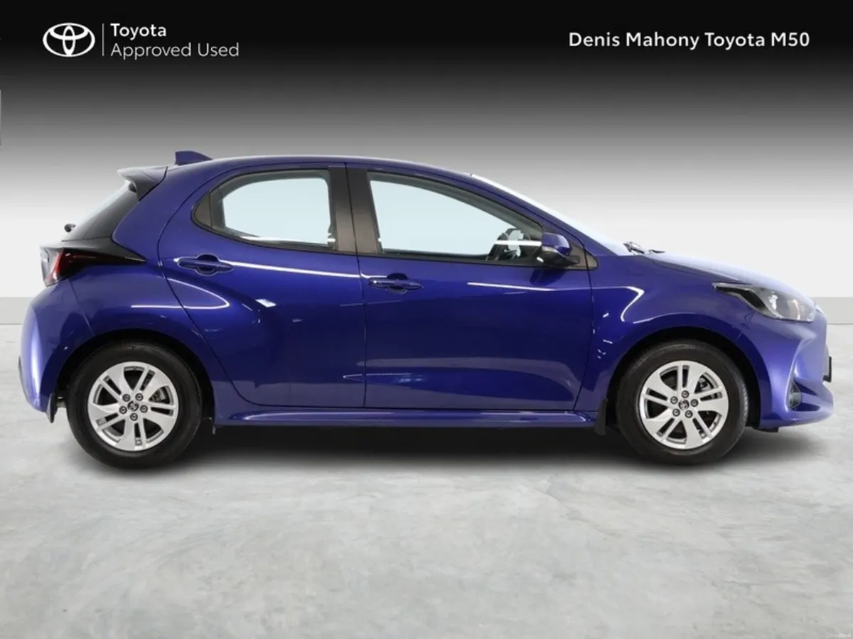 Toyota Yaris Luna Hybrid - Image 3