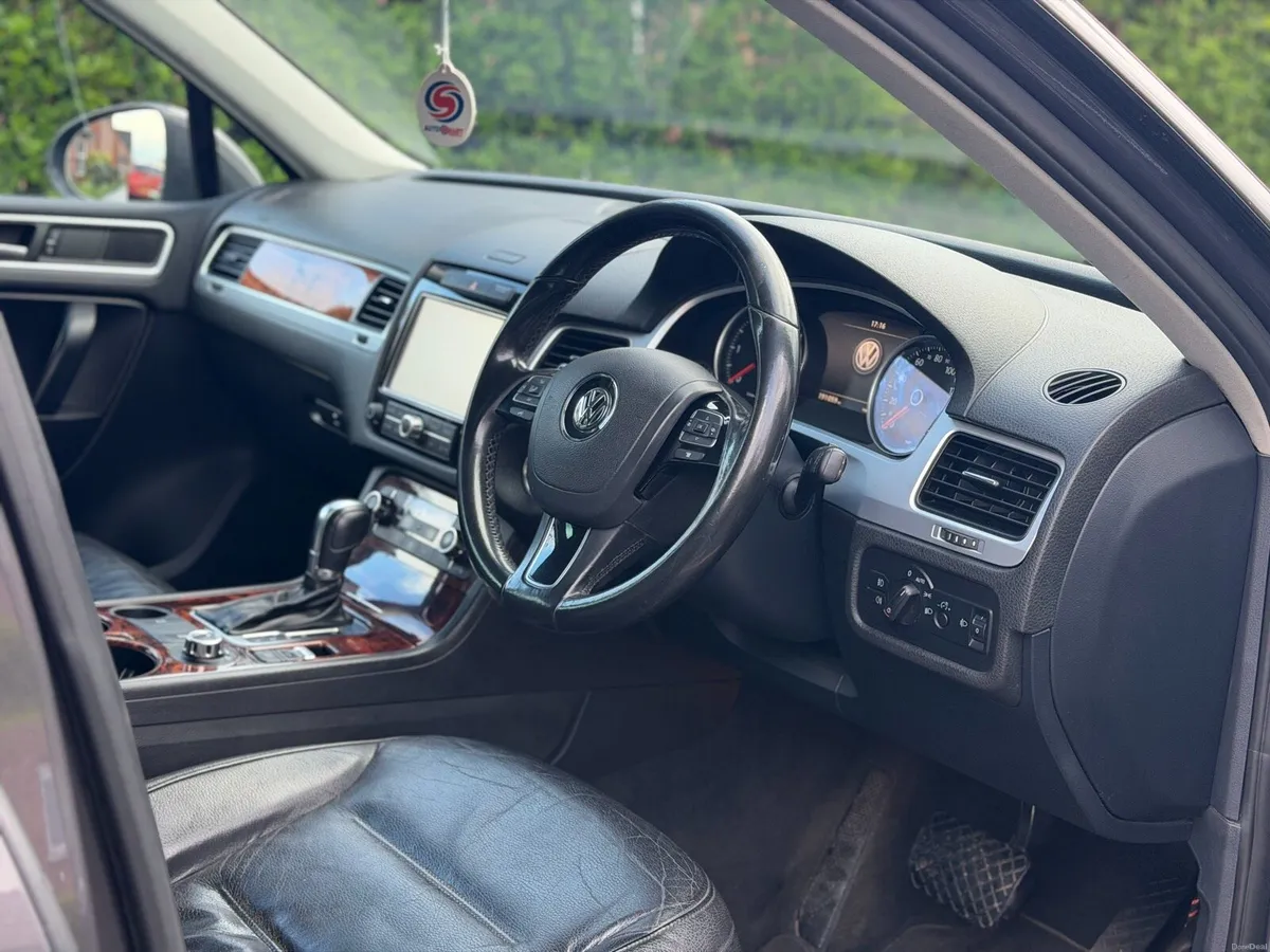 2012 Volkswagen Touareg 3.0 v6 automatic - Image 3