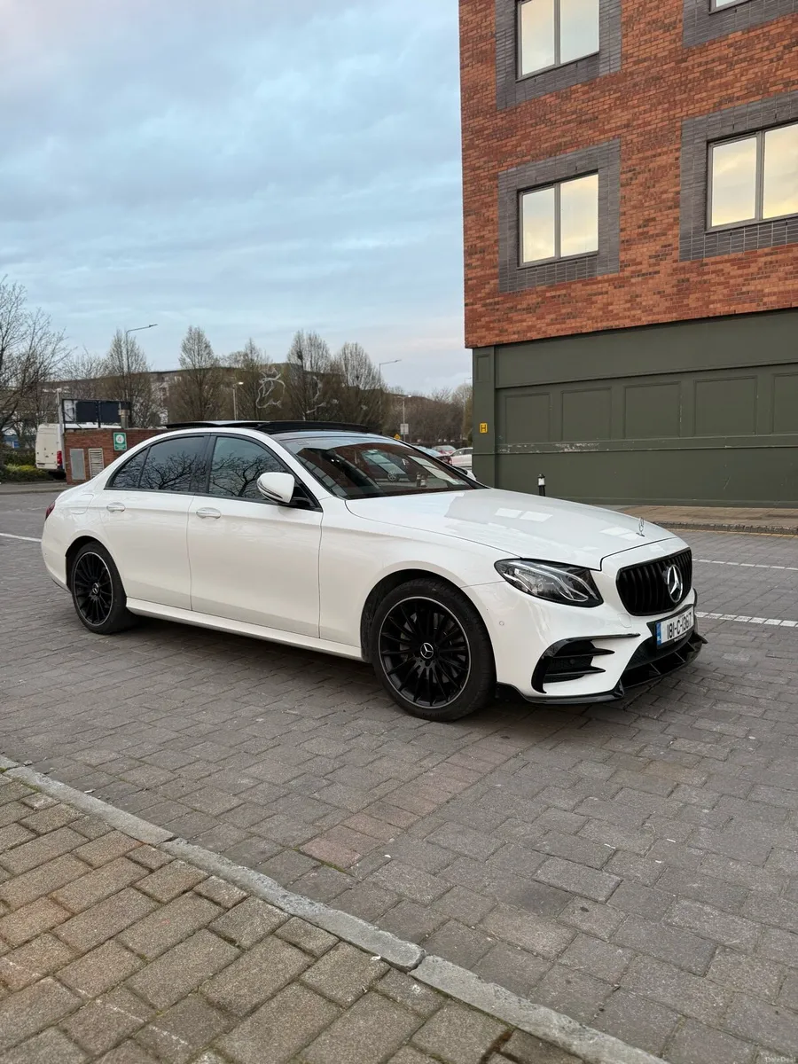 Mercedes E220d AMG Line Imacculate - Image 2