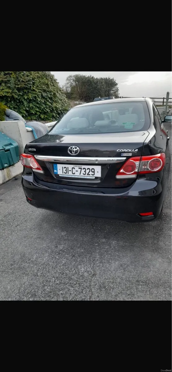 Toyota Corolla Black Saloon - Image 2