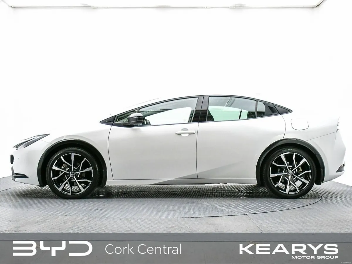 Toyota Prius 2.0 Litre Plug-in Hybrid (223 hp) Top - Image 4
