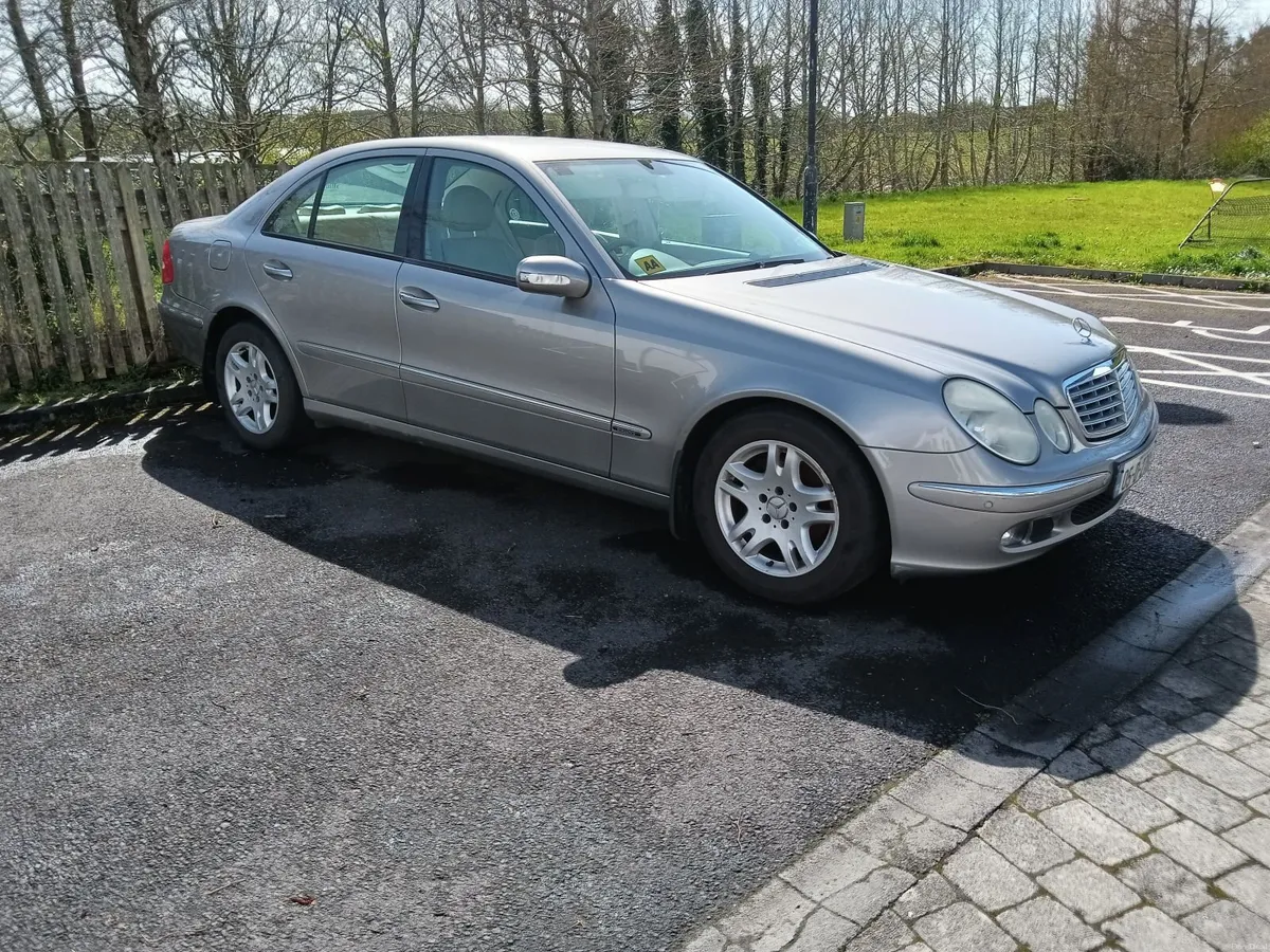 Mercedes-Benz E-Class 2005 - Image 1