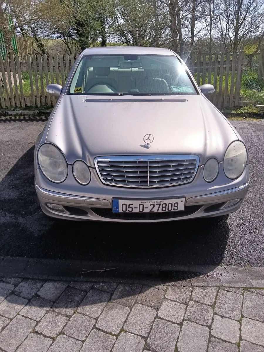 Mercedes-Benz E-Class 2005 - Image 2