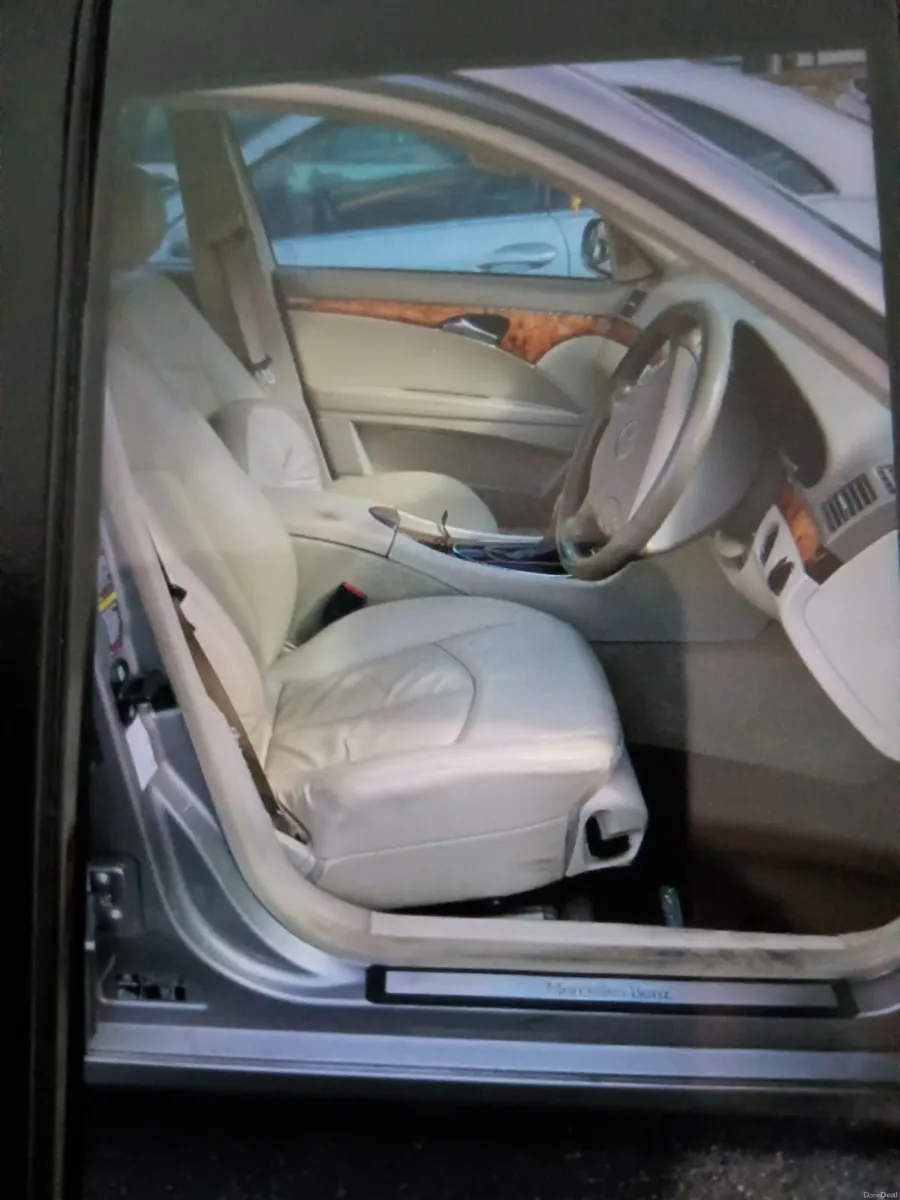 Mercedes-Benz E-Class 2005 - Image 4