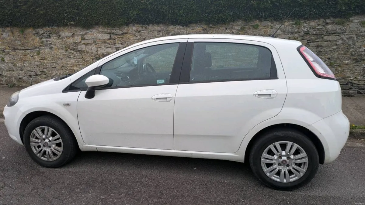 Fiat Punto 1.2L Low km - Image 4