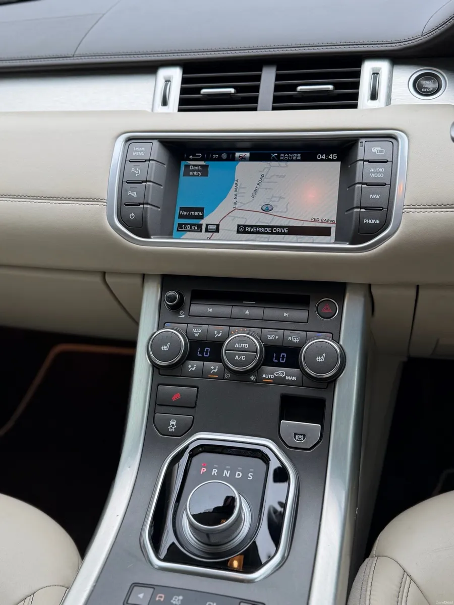 Automatic 132 range rover evoque very low miles - Image 4
