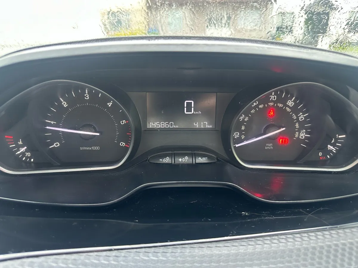 Peugeot 208 GT Line - Image 2