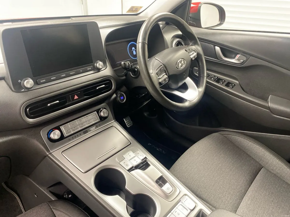 Hyundai KONA Kona EV Executive 39 kWh - Image 2