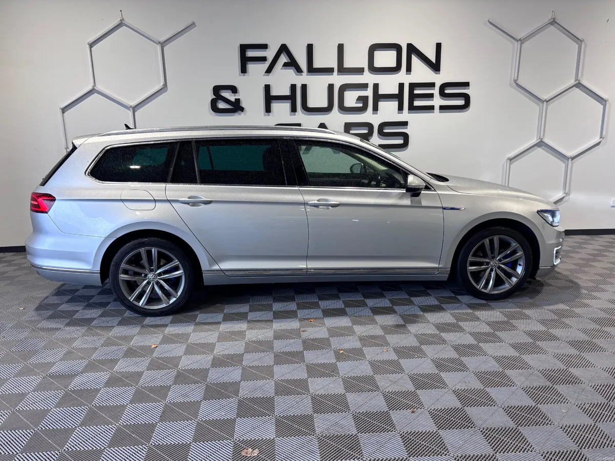 VOLKSWAGEN PASSAT 1.4 TSI GTE 5DR AUTO - Image 4