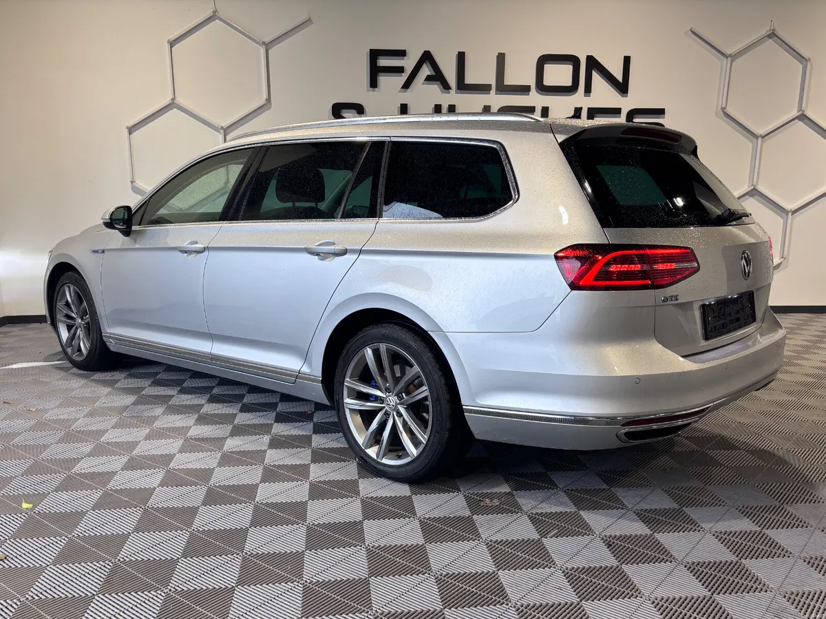 VOLKSWAGEN PASSAT 1.4 TSI GTE 5DR AUTO - Image 4