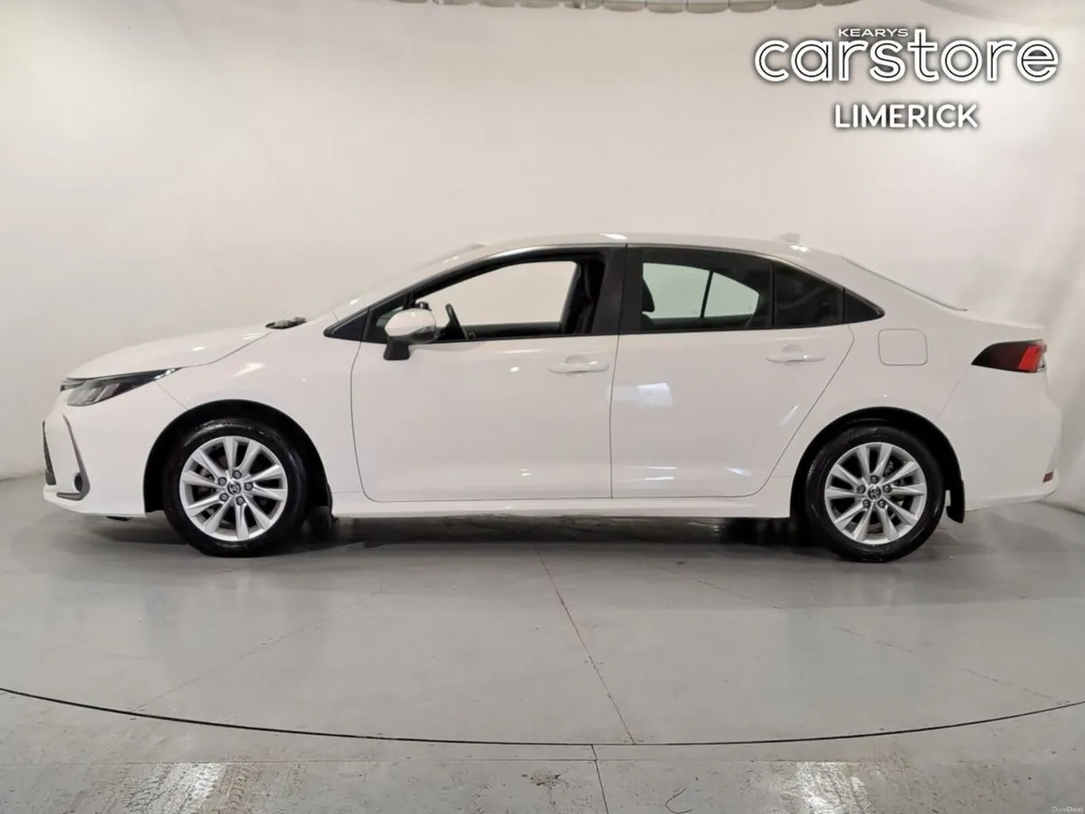 Toyota Corolla 1.8 Hybrid Luna Saloon - Image 4