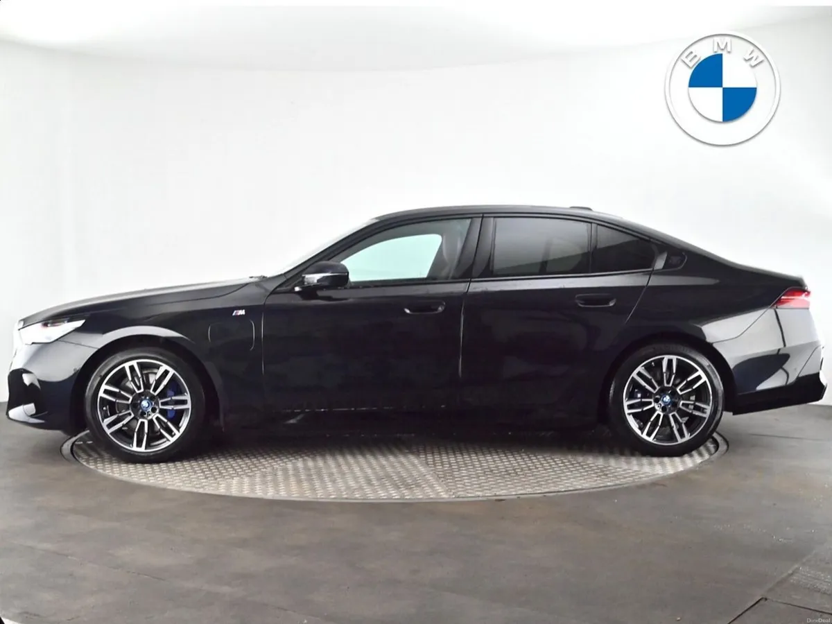 BMW 5-Series 530e M Sport Saloon - Image 3