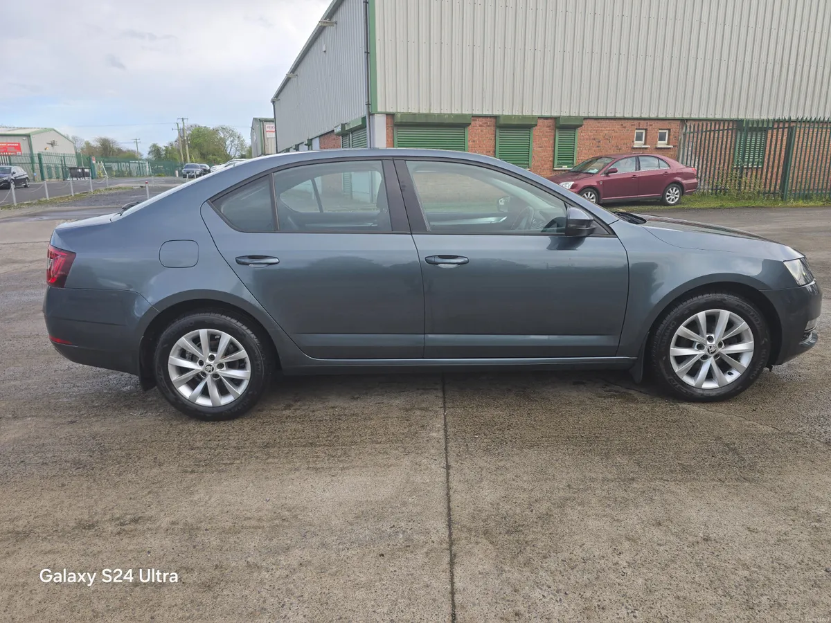 Skoda Octavia 1.6 tdi Ambition  2018 - Image 4