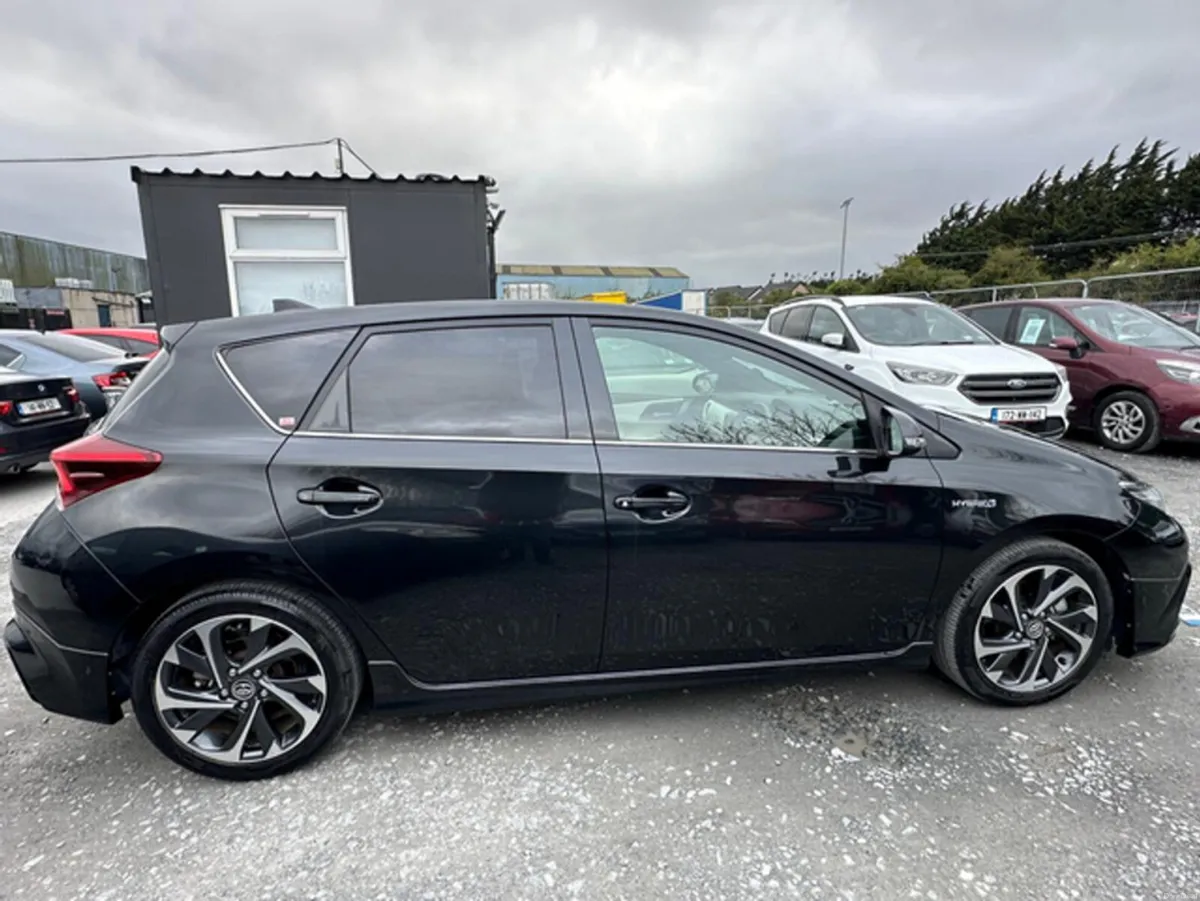 Toyota Auris 1.8L Automatic Petrol Hybrid Low Mile - Image 4