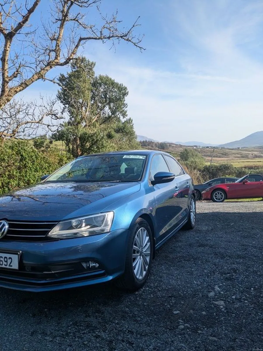 2015 Volkswagen Jetta - Image 2