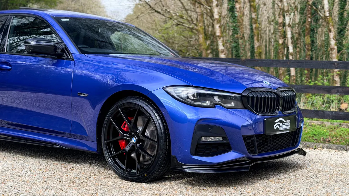 2022 (221) BMW 330e M Sport Pro Pack *SUNROOF - Image 2