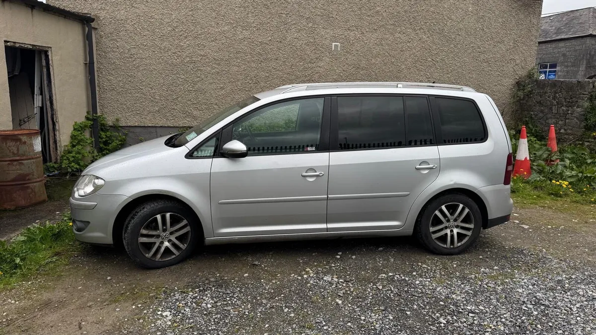 Volkswagen Touran - Image 1