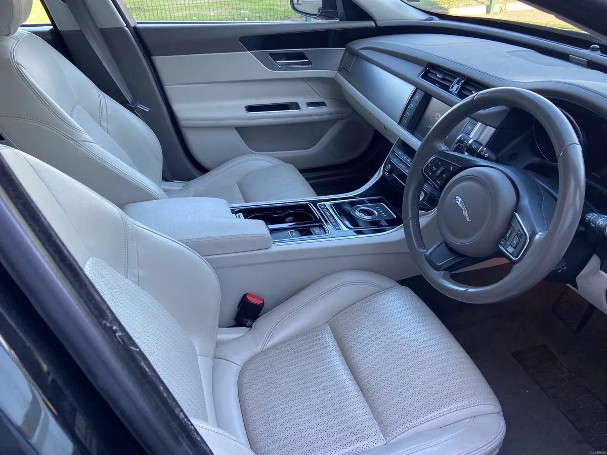 2015 (152) JAGUAR XF 2.0 AUTOMATIC PRESTIGE - Image 2